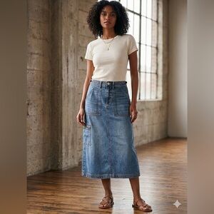 AMERICAN EAGLE Real Good Denim Cargo Midi Skirt Size: 8